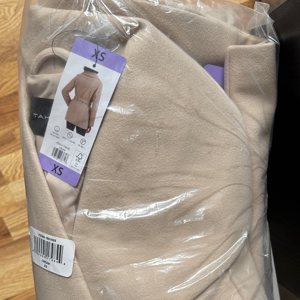 Tahari Beige Outerwear XS NEVER OPENED